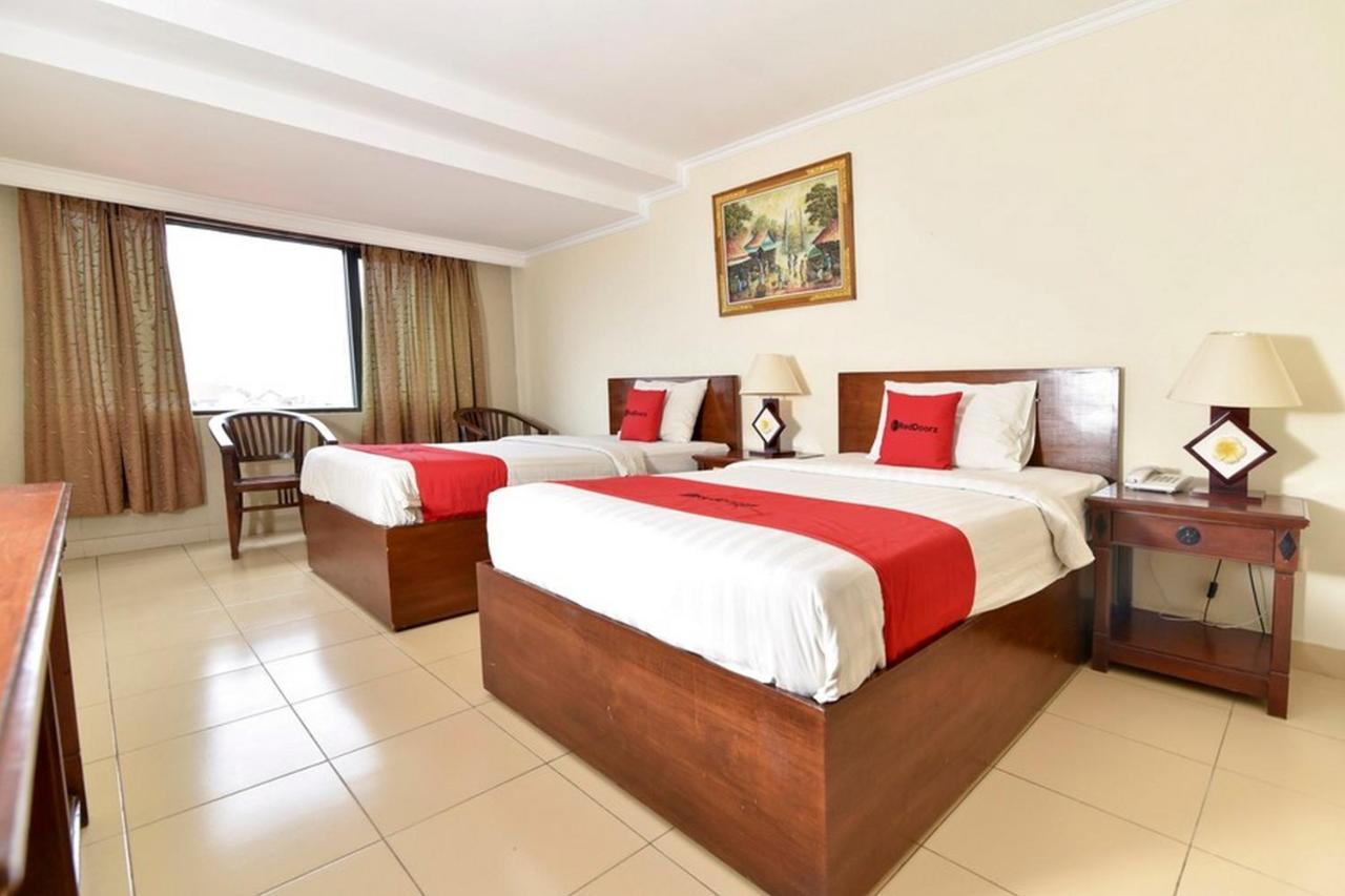 Hotel Reddoorz @ Raya Kuta Kuta Lombok Exterior foto