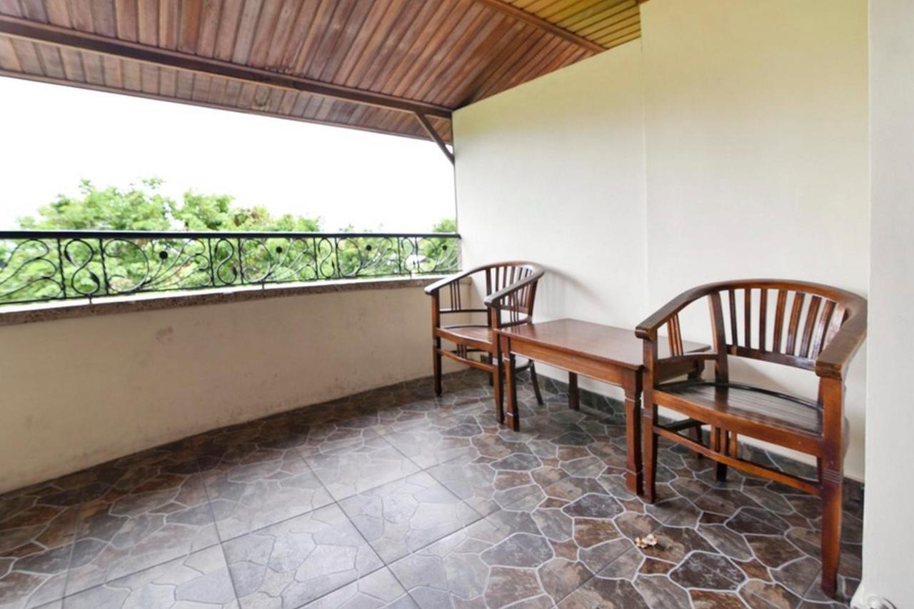 Hotel Reddoorz @ Raya Kuta Kuta Lombok Exterior foto
